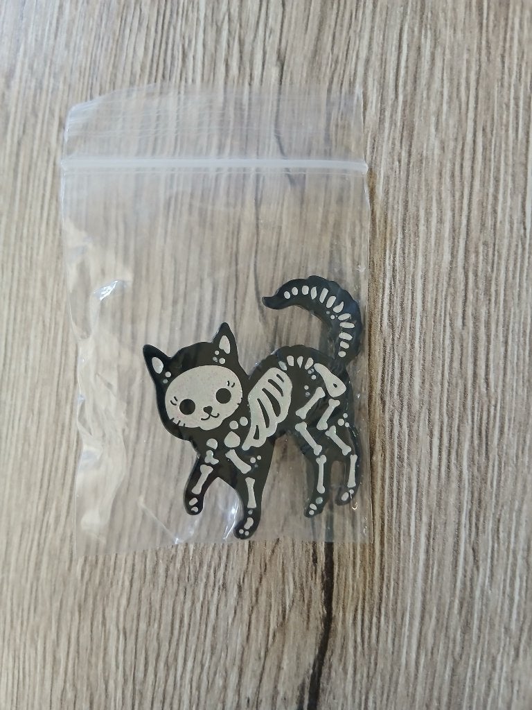 KAT SKELET PIN HORROR GOTHIC nieuw, Verzamelen, Ophalen of Verzenden, Nieuw
