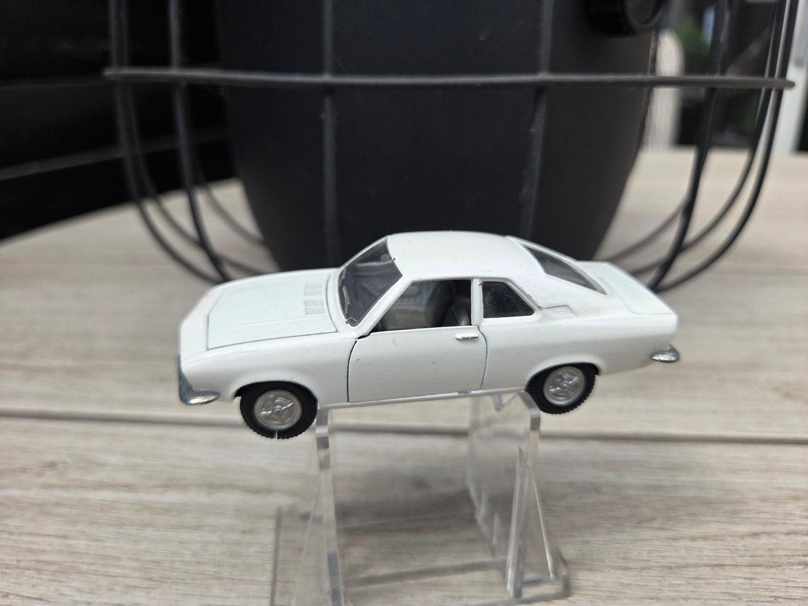 Pilen Opel Manta 1:43, Hobby en Vrije tijd, Modelauto's | 1:43, Overige merken, Auto, ., Ophalen of Verzenden