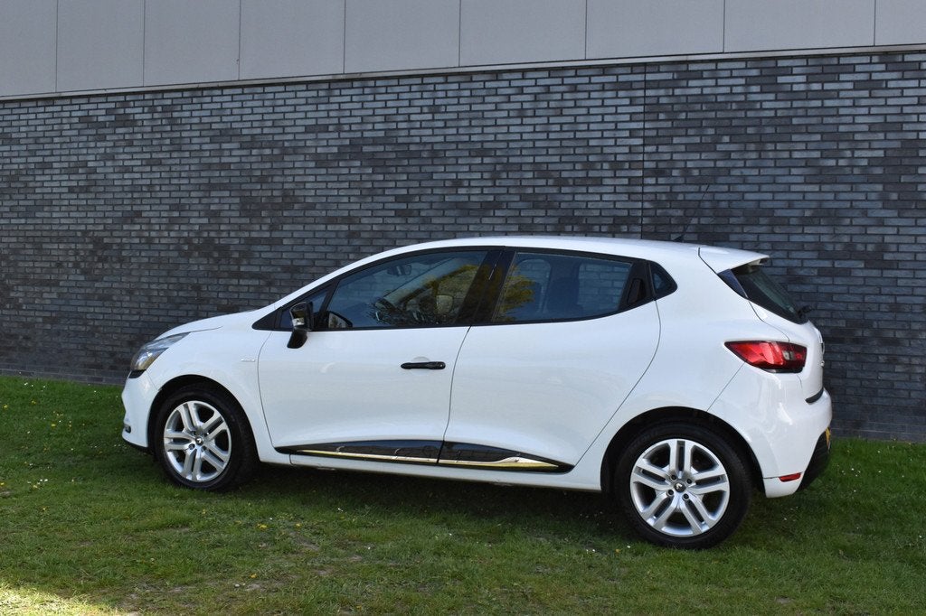 Renault Clio 0.9 TCe Limited Airco Cruise control (bj 2017), Auto's, Renault, 898 cc, Stof, Gebruikt, Handgeschakeld