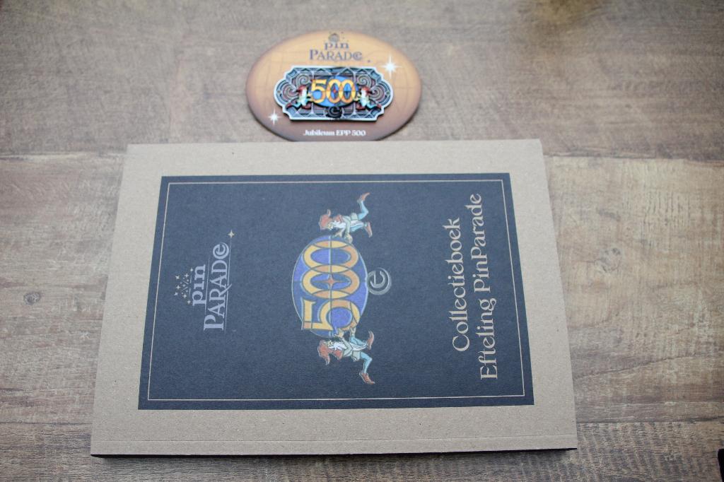 efteling pin  jubileum epp 500 pin met collectieboek, Ophalen of Verzenden, Nieuw, Button of Speldje