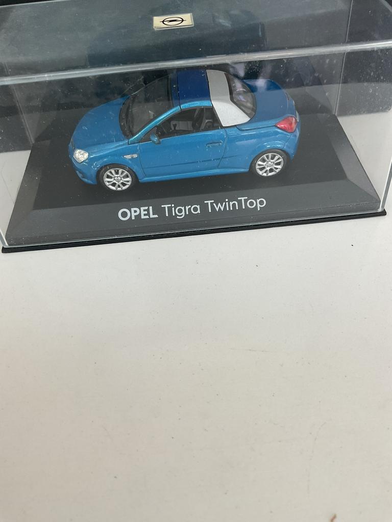 Opel Tigra TwinTop 1:43, Hobby en Vrije tijd, Ophalen, Zo goed als nieuw, Auto
