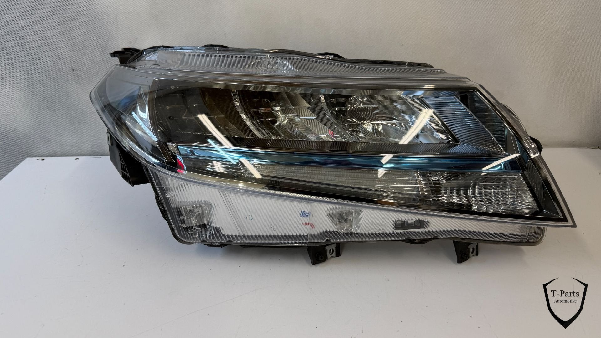 suzuki vitara rechts koplamp 3512074S00 lamp 1007R016, Auto-onderdelen, Gebruikt, Info@suzuki.co.jp, Takatsuka-cho, Chuo-ku 300
432-8611  Hamamatsu