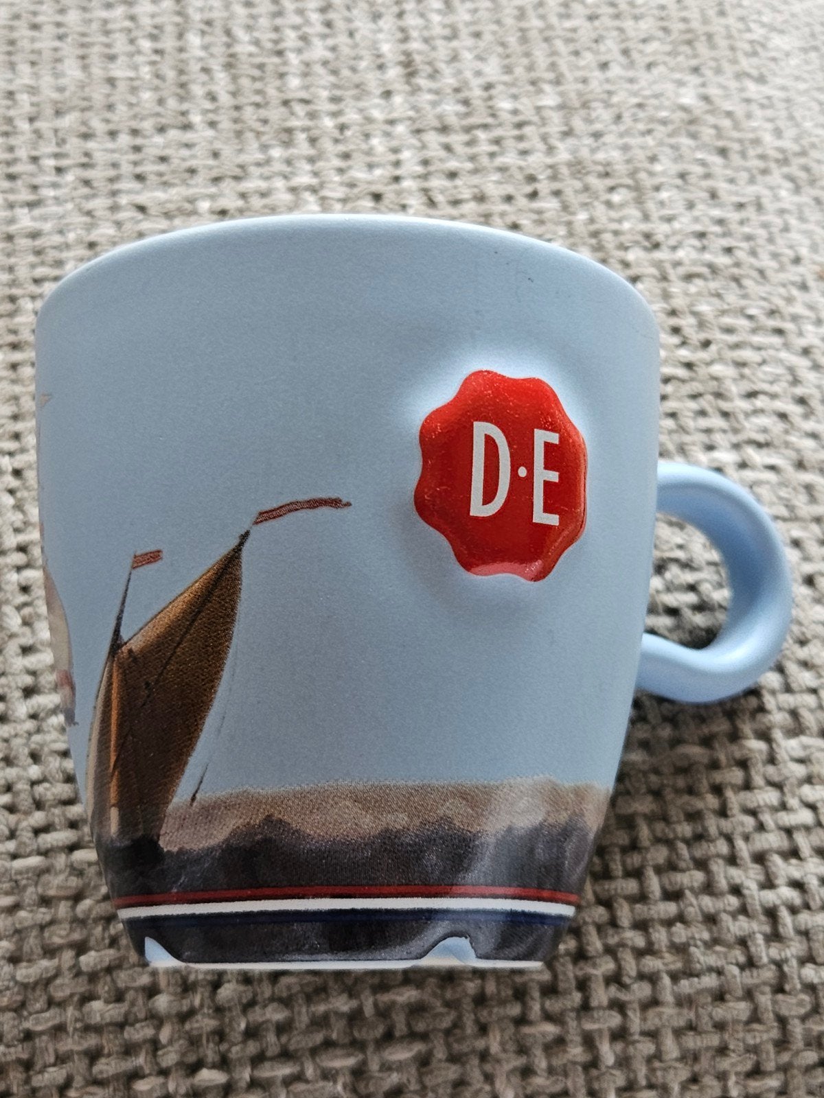 DE Rijkscollectie mok 'Woelige zee met schepen', Ophalen of Verzenden, Zo goed als nieuw, Steen/keramiek, Overige merken
