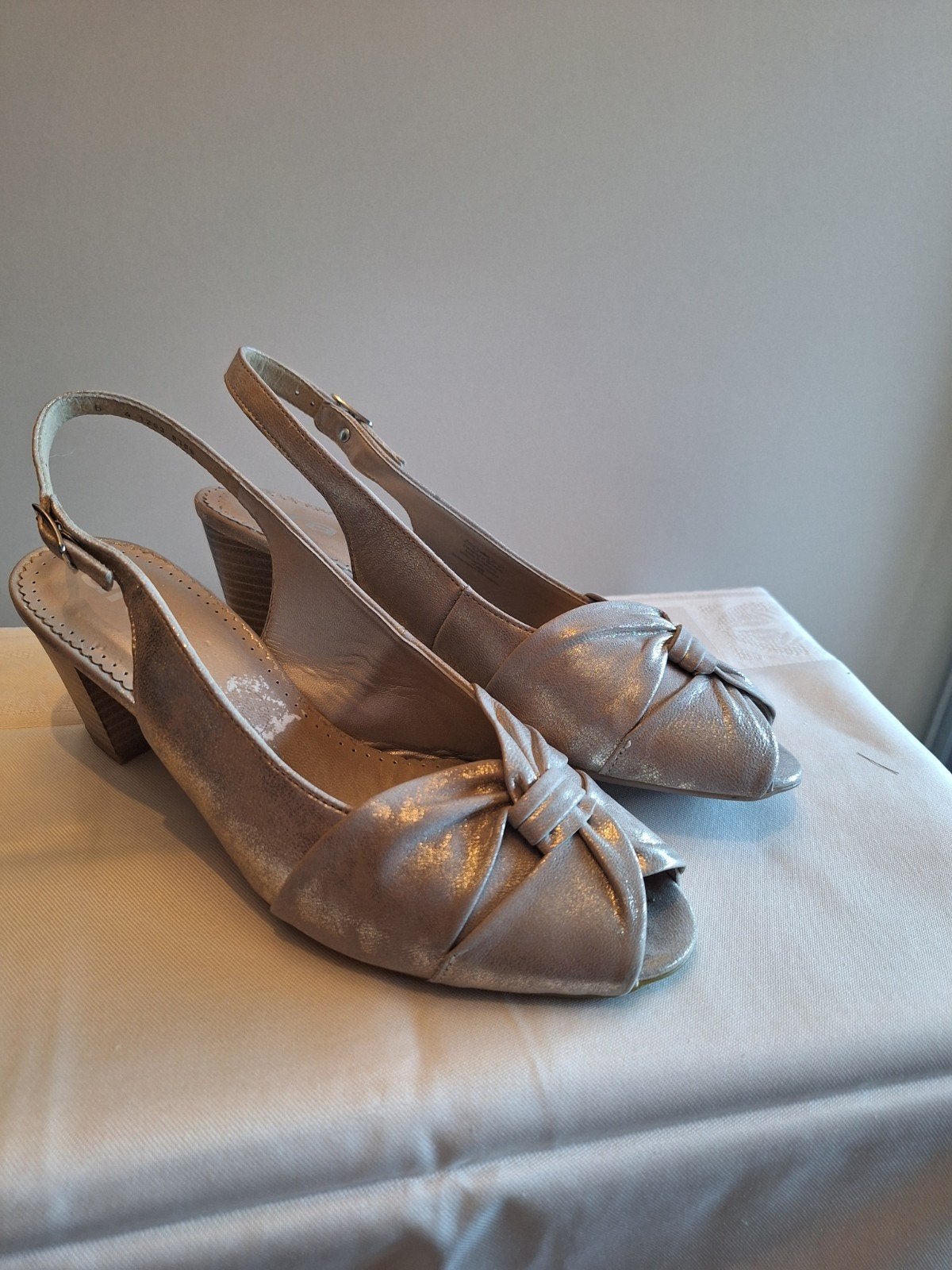 Ara Goudkleurige Slingback Pumps Maat 39, Ophalen of Verzenden