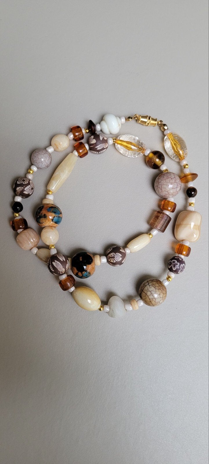 ketting van mix kralen, Sieraden, Tassen en Uiterlijk, Beige, Ophalen of Verzenden, Zo goed als nieuw, Steen of Mineraal