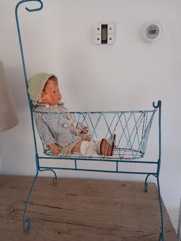Antiek metalen poppen schommel wiegje., Verzamelen, Poppen, Ophalen of Verzenden, Gebruikt, Accessoires