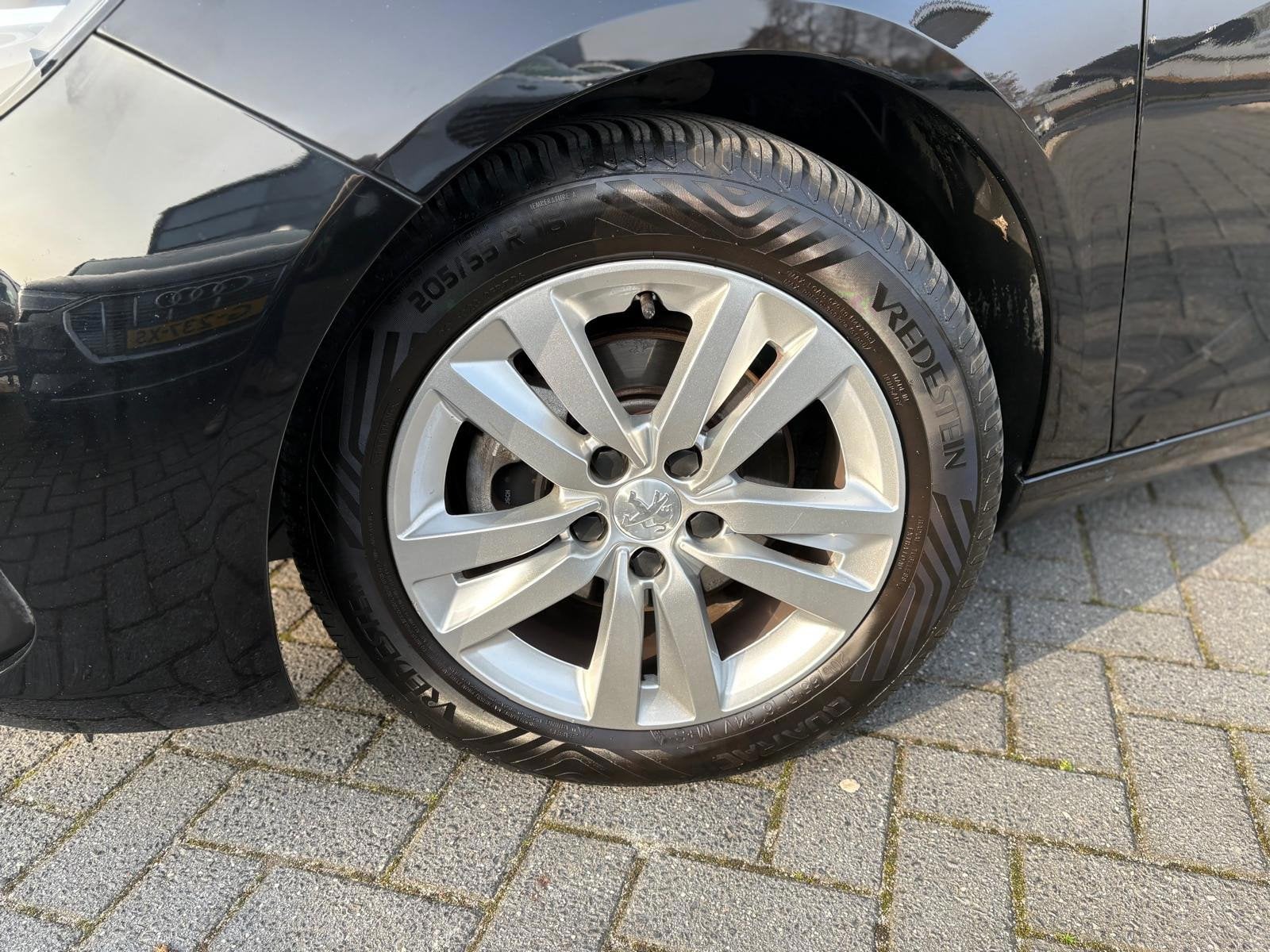 Foto 2 van Peugeot 308 SW 1.2 PureTech Blue Lease Executive | Pano | PD