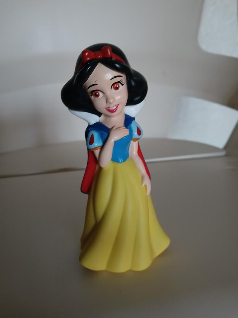 Disney Sneeuwwitje figuurtje 13 cm., Verzamelen, Ophalen of Verzenden, Sneeuwwitje of Doornroosje, Zo goed als nieuw, Beeldje of Figuurtje