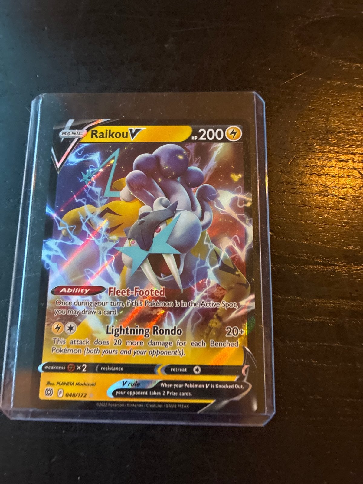 Raikou V Pokémon kaart (046/172) - Zo goed als nieuw, Hobby en Vrije tijd, Verzamelkaartspellen | Pokémon, Ophalen of Verzenden