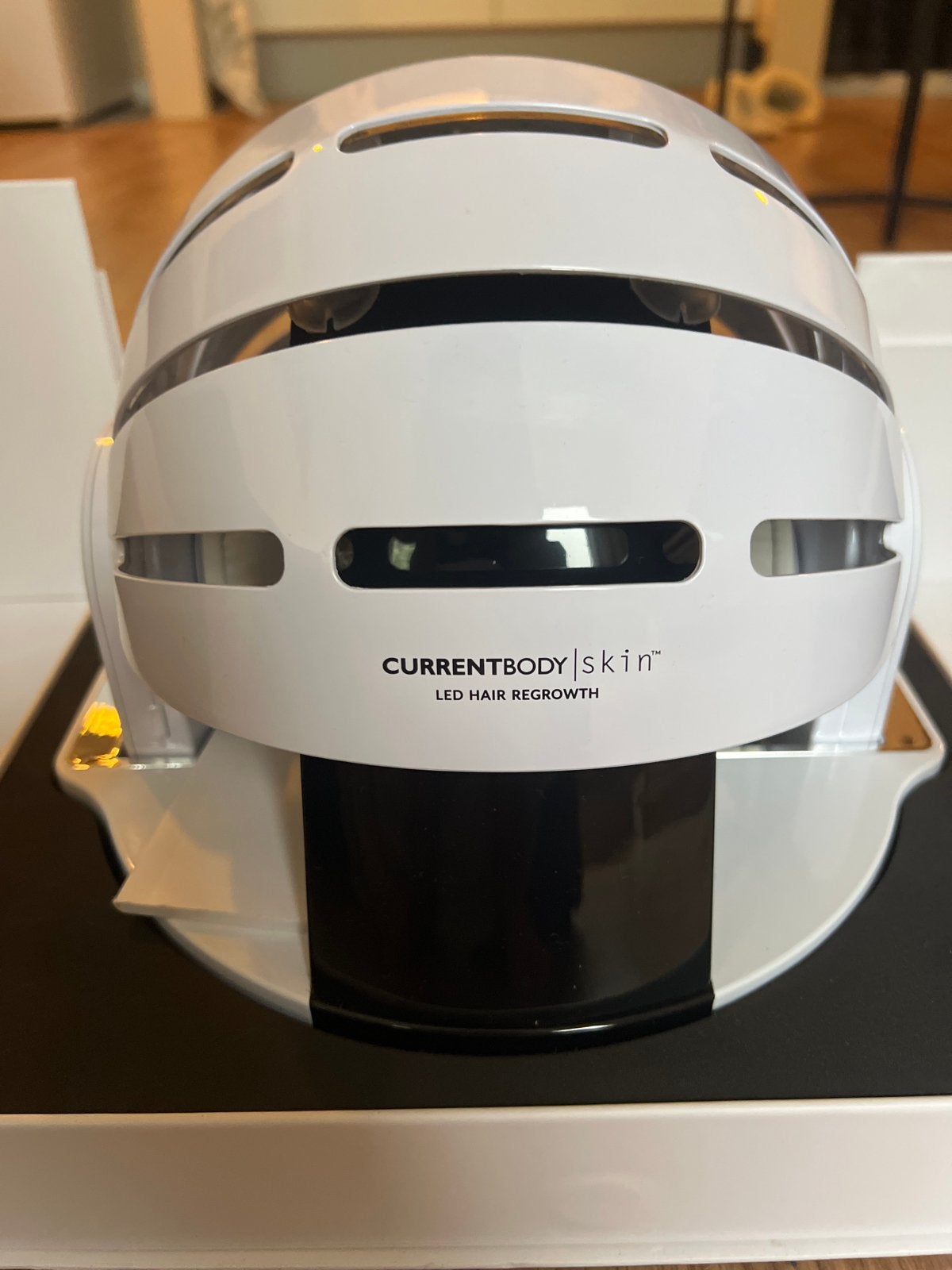 CURRENTBODY skin LED Hair Regrowth Helm - Nieuwstaat, Witgoed en Apparatuur, Persoonlijke-verzorgingsapparatuur, Ophalen of Verzenden