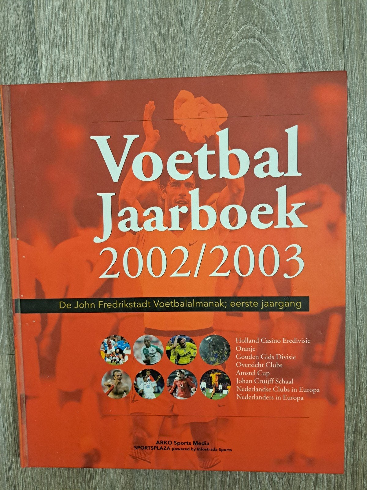 Voetbaljaarboek eredivisie 2002/2003 John Frederikstadt, Ophalen of Verzenden, Zo goed als nieuw, Balsport