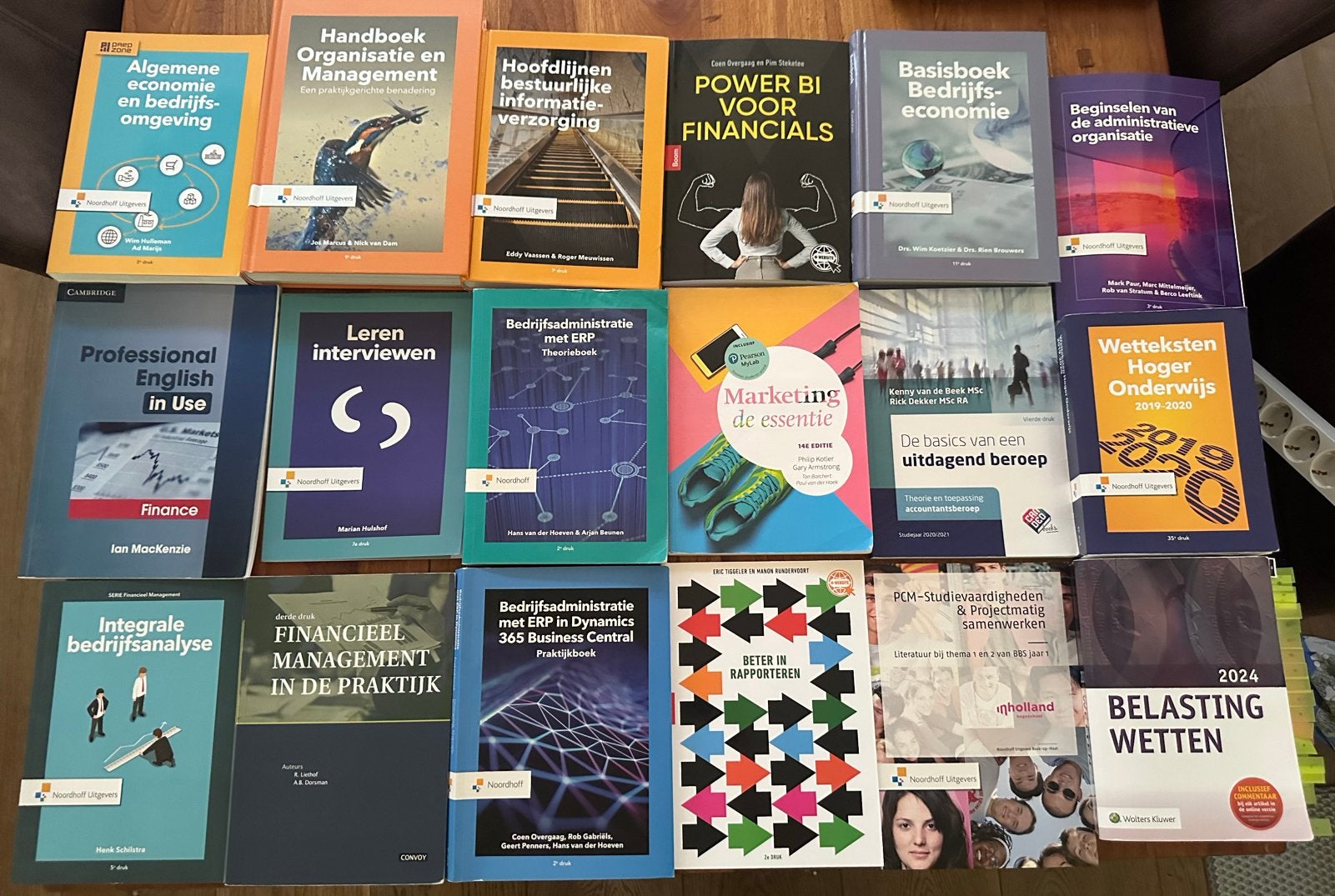 HBO studieboeken (Bedrijfskunde / Finance / Marketing), Ophalen, Zo goed als nieuw, School, Studie en Wetenschap
