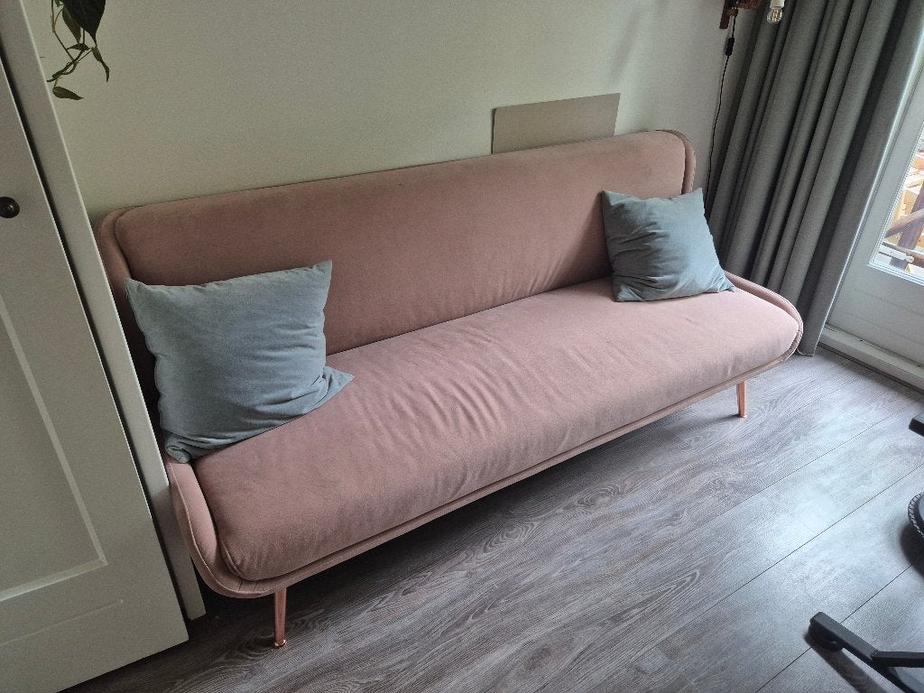 Slaapbank Moby – Made | Vintage Roze Fluweel | Koperen Poten, Huis en Inrichting, Slaapkamer | Slaapbanken, Ophalen, Eenpersoons