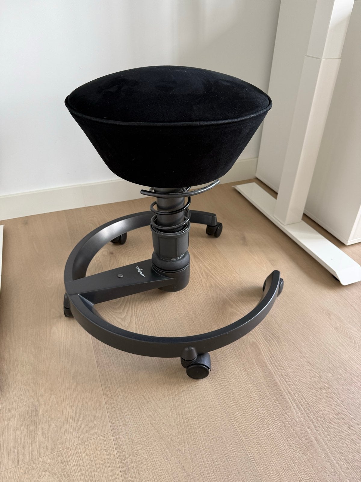 Aeris Swopper Ergonomische Kruk - Zwart, Ophalen of Verzenden, In hoogte verstelbaar, Zo goed als nieuw, Overige materialen