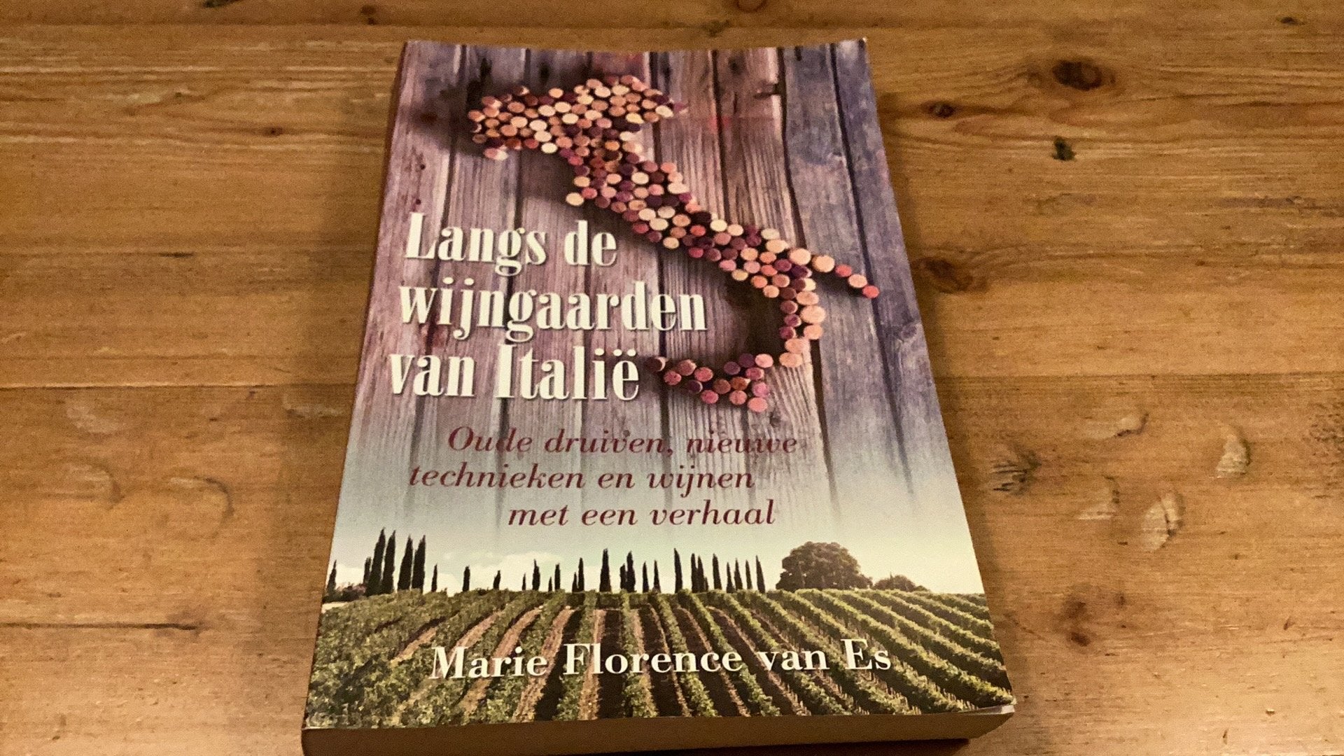 LANGS DE WIJNGAARDEN VAN ITALIË - Marie Florence van Es, Italië, Marie Florence van Es, Ophalen of Verzenden, Zo goed als nieuw
