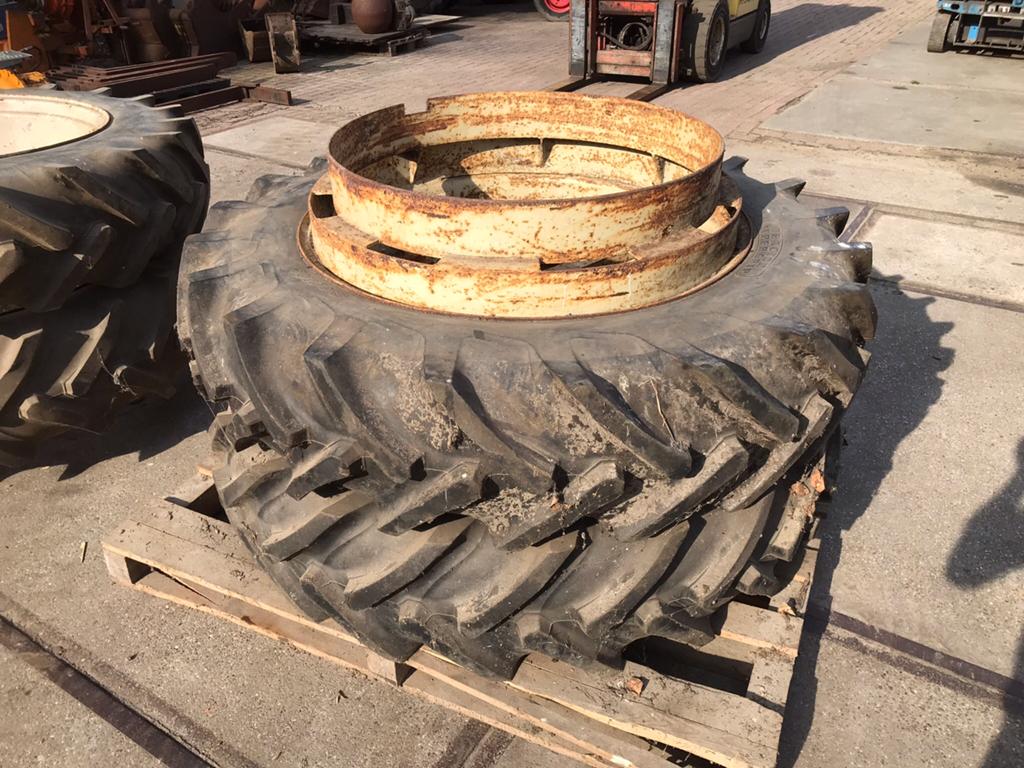 Set 4 .Shovel banden 10.5x80-18 — Meerdere Trekker en Kraan, Zakelijke goederen, Agrarisch | Onderdelen | Banden, Velgen en Assen