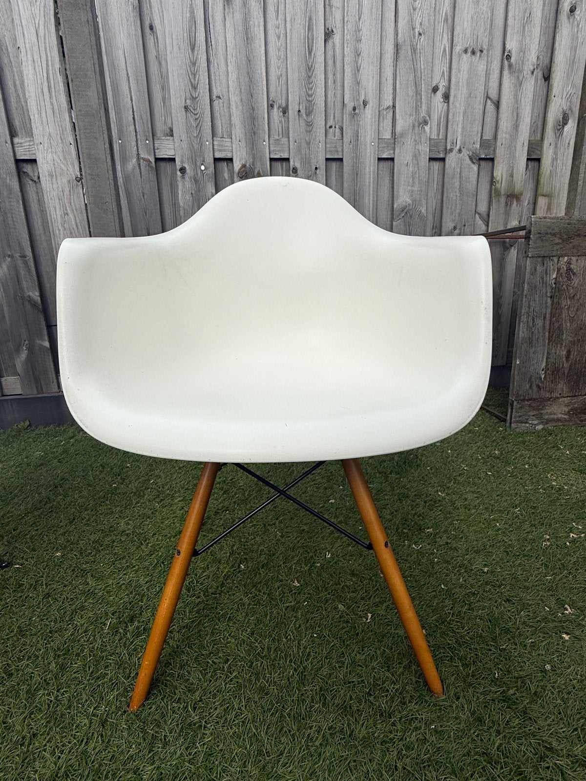 Twee Eames DSW stoelen - Wit met houten onderstel, Ophalen, Gebruikt, Wit, Vier