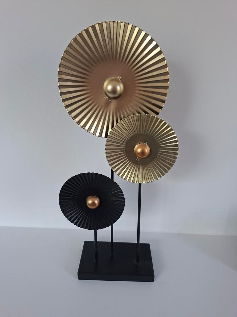 Moderne decoratie: gouden en zwarte metalen sculptuur, Huis en Inrichting, Woonaccessoires | Overige, Ophalen of Verzenden, Zo goed als nieuw