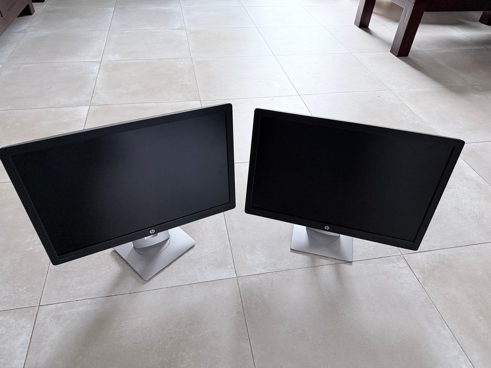 HP EliteDisplay E242 24 inch monitor 2x, Computers en Software, Ophalen, Gebruikt, In hoogte verstelbaar, Full HD