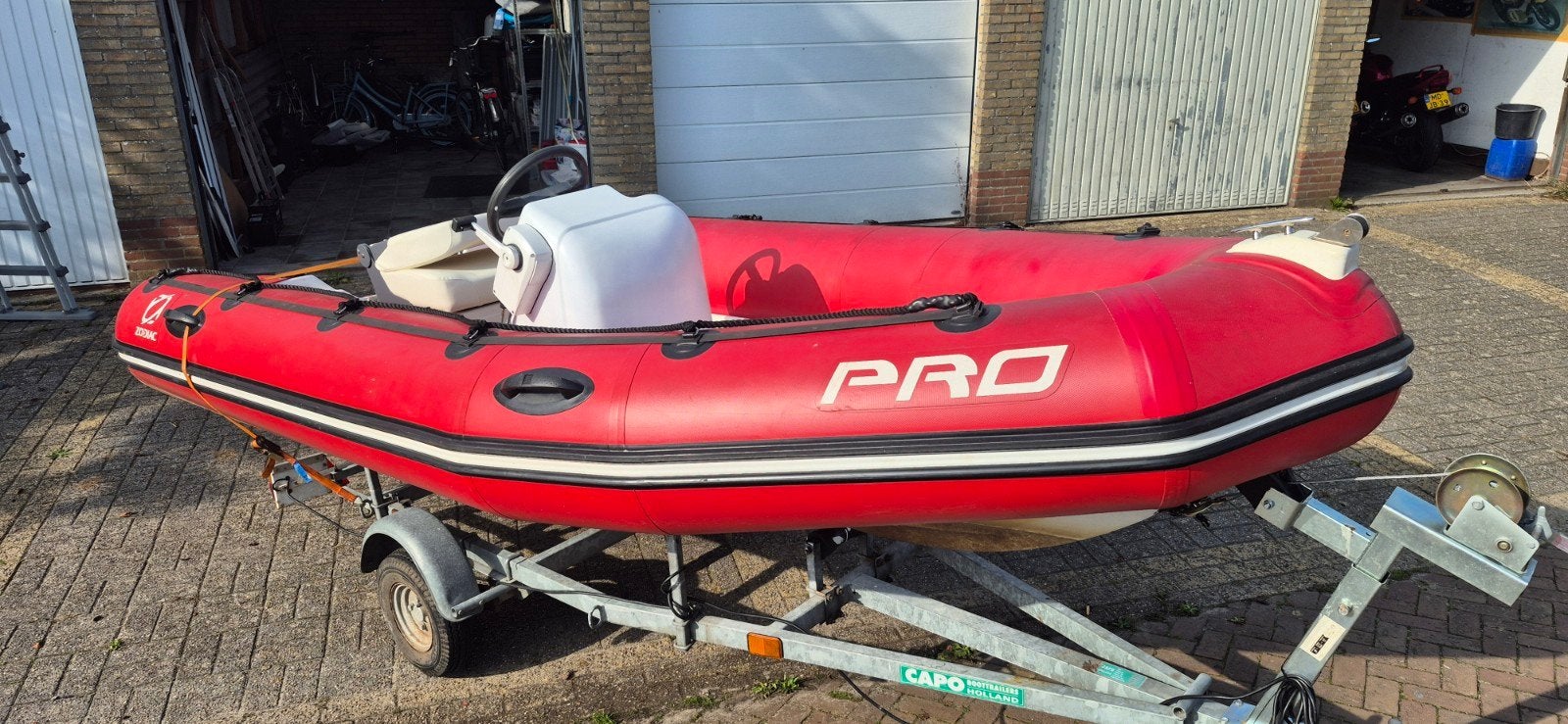 Zodiac 420 Pro rubberboot met stuurconsole en trailer, Buitenboordmotor, Inclusief trailer, Ophalen, Polyester/glasvezel