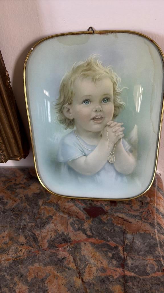 Vintage ingelijste prent van biddende baby, Antiek en Kunst, Ophalen of Verzenden