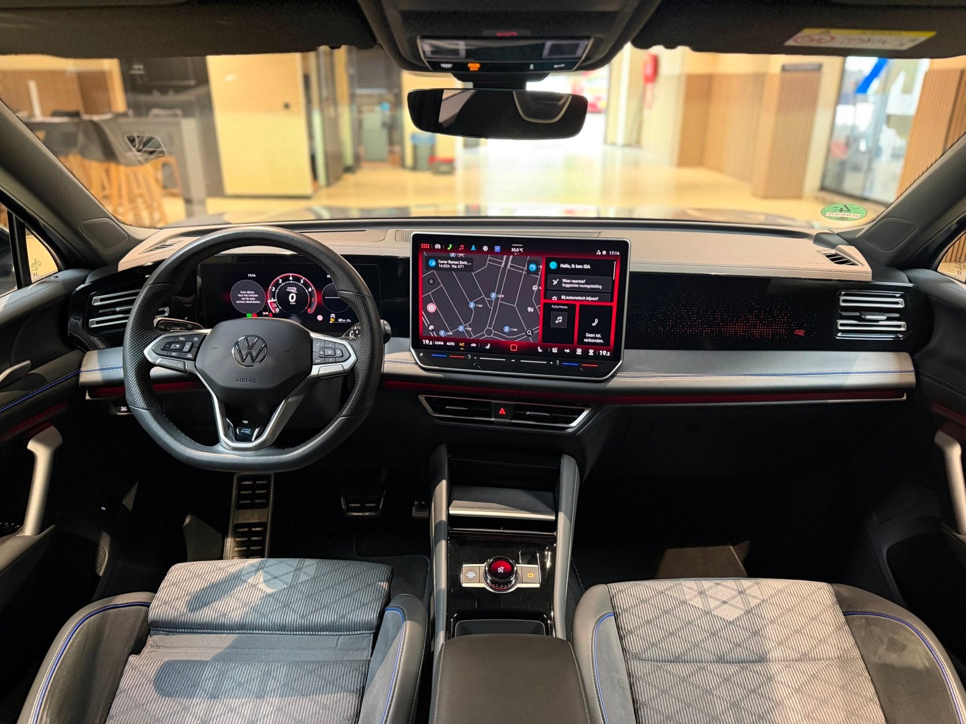 Volkswagen TIGUAN 1.5 eTSI R-Line|Keyless|360 camera|Sfeer|S, Auto's, Dealer onderhouden, Euro 6, 150 pk, Leder en Stof