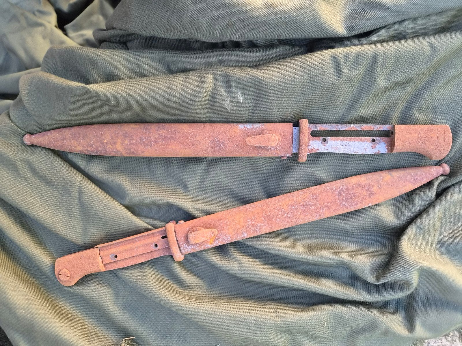 2 x K98 Bajonet Opgraving - Bodemvondst, Verzamelen, Niet van toepassing (historisch item), Mes of Dolk, Ophalen of Verzenden