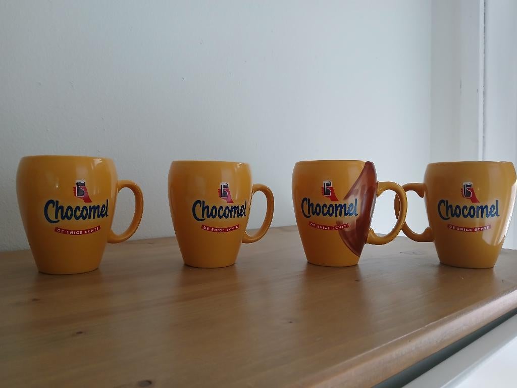 4x chocomel mok - alle vier verschillend, Ophalen, Zo goed als nieuw, Overige stijlen, Kop(pen) en/of Schotel(s)