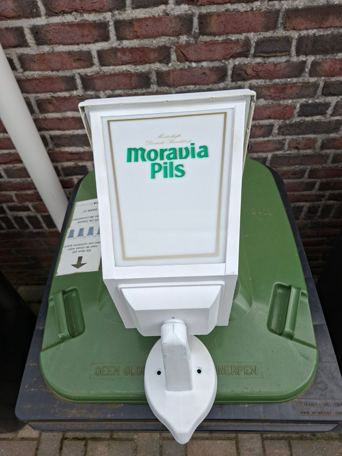 Buitenlampen van biermerk Moravia, Verzamelen, Merken en Reclamevoorwerpen, Ophalen of Verzenden, Zo goed als nieuw, Reclamebord