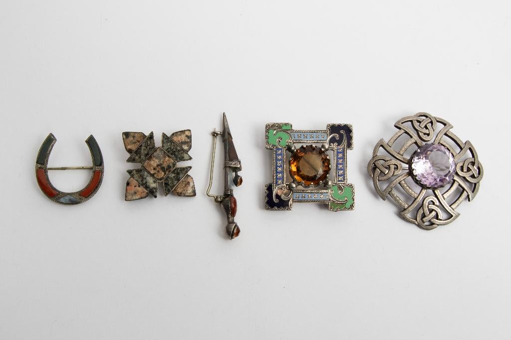 Een aantal antieke Schotse Zilveren Sieraden, Ophalen of Verzenden, Zilver, Broche, Met edelsteen