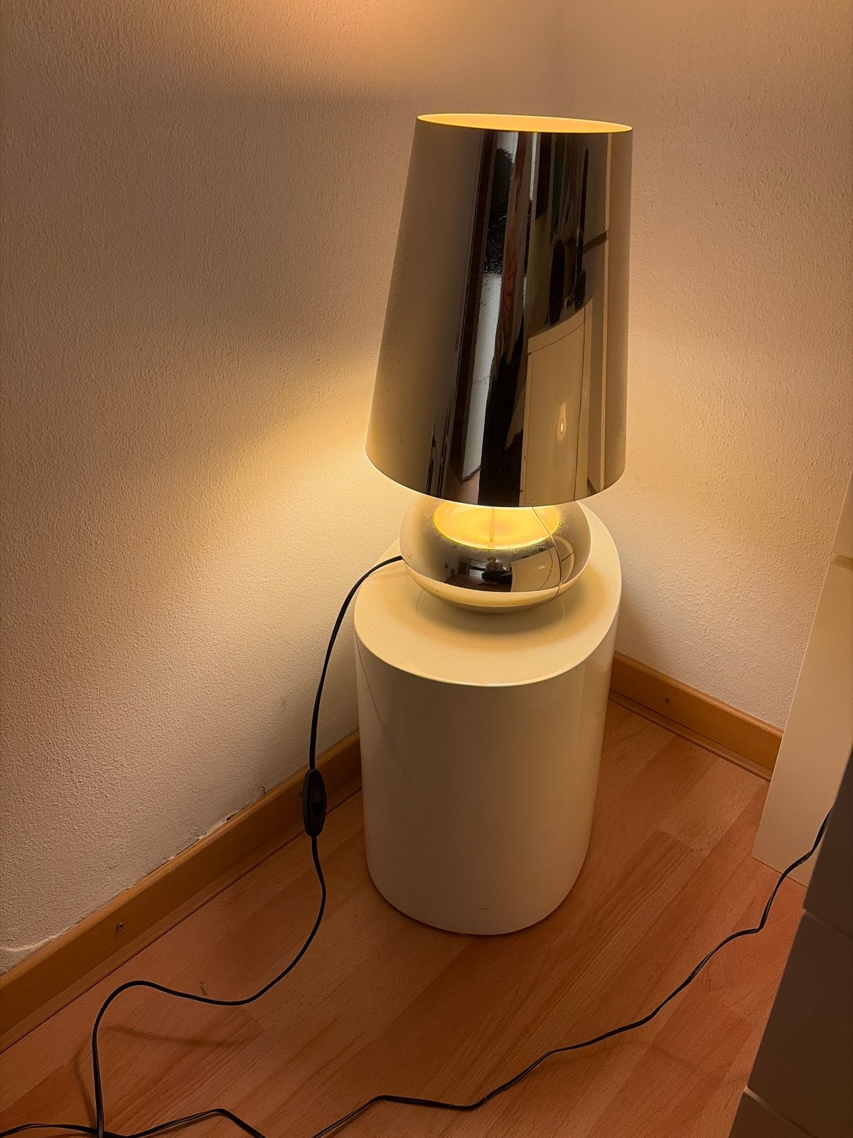 Kartell Cindy tafel lamp  met chromen kap en sfeervol licht, 100 tot 150 cm, Zo goed als nieuw, Metaal, E27 (groot)