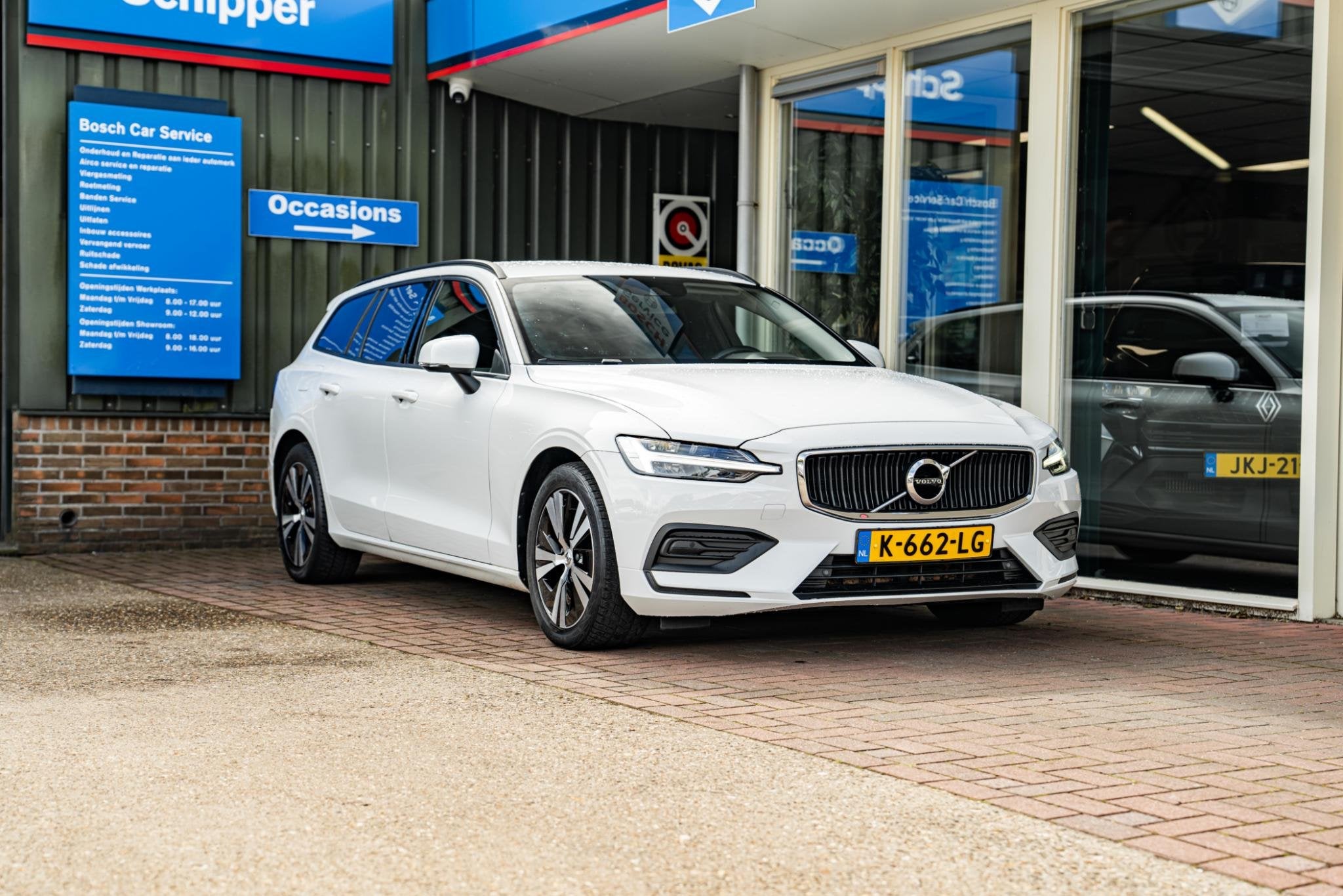 Volvo V60 2.0 B3 Momentum Advantage, Auto's, 12 maanden, Euro 6, 4 cilinders, Origineel Nederlands