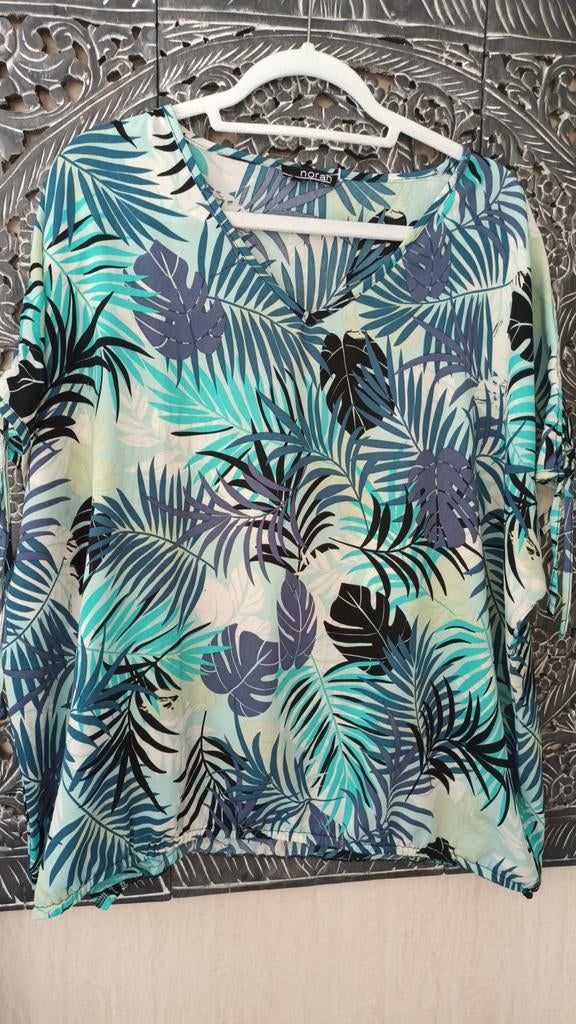 Norah blouse met V-hals en tropische print - Maat 48, Kleding | Dames, Blauw, Maat 46/48 (XL) of groter, Ophalen of Verzenden