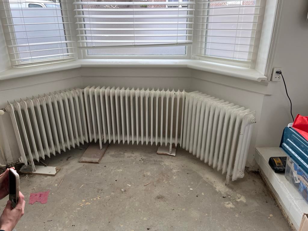 Gratis radiator voor erker - goed werkend, Doe-het-zelf en Verbouw, Ophalen, 30 tot 80 cm, Gebruikt, Radiator
