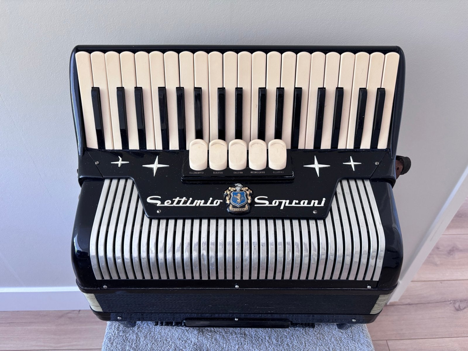 Settimio Soprani Piano Accordeon + koffer + bladmuziek, Muziek en Instrumenten, Accordeons, Gebruikt, 80-bas, Met koffer, Toetsaccordeon