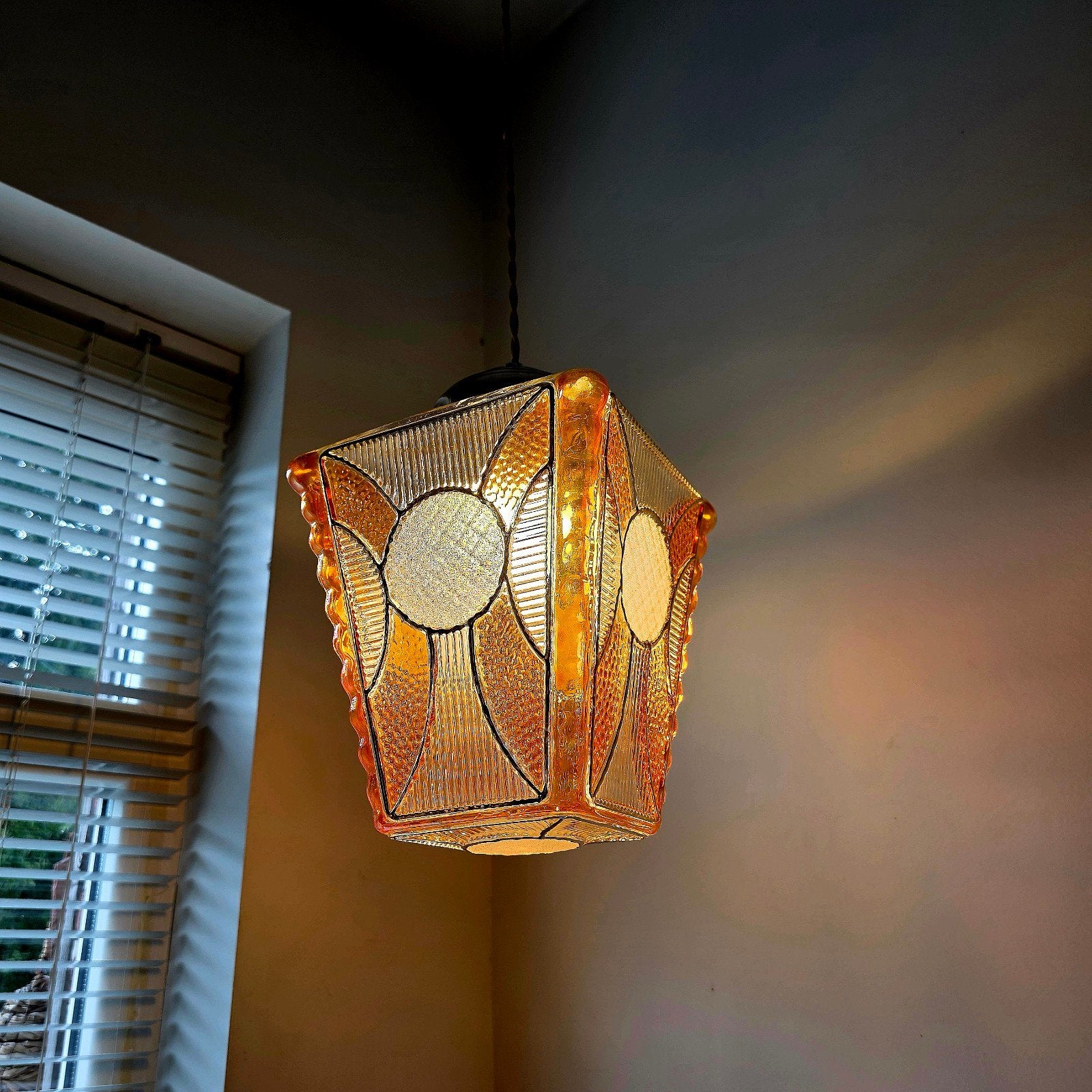 Vintage Art Deco geperst glazen hanglamp., Art Deco, E27 (groot), Ophalen of Verzenden, Glas