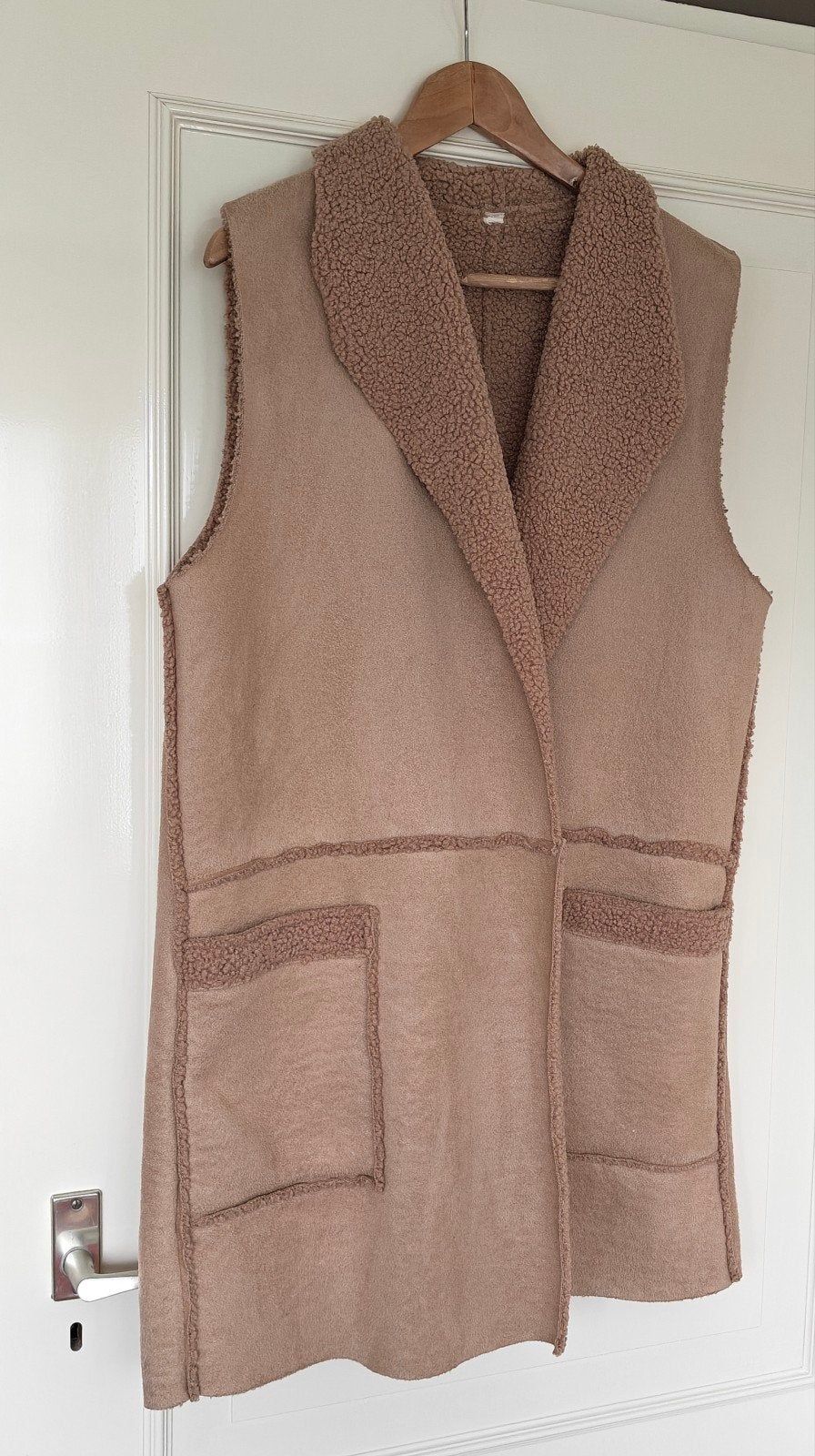 Lange beige bodywarmer met teddy voering, Kleding | Dames, Beige, Maat 42/44 (L), Ophalen of Verzenden, Zo goed als nieuw