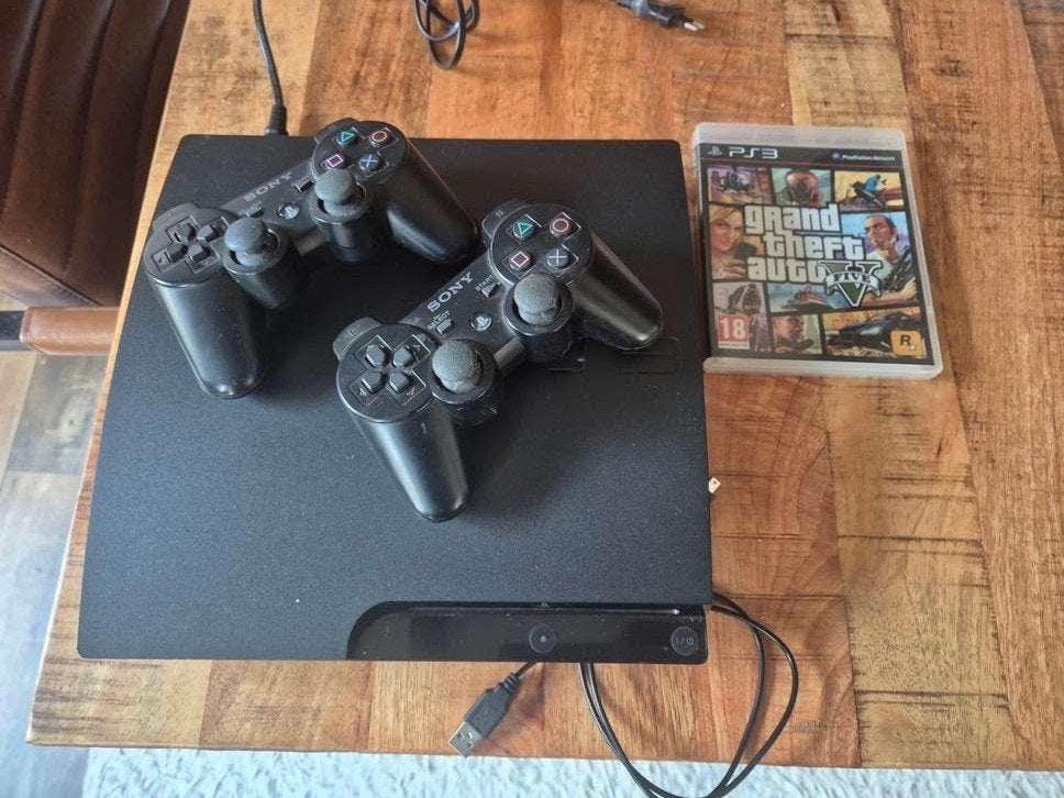 PS3 + 2 controllers + GTA 5, Spelcomputers en Games, Spelcomputers | Sony PlayStation 3, Ophalen of Verzenden, Zo goed als nieuw