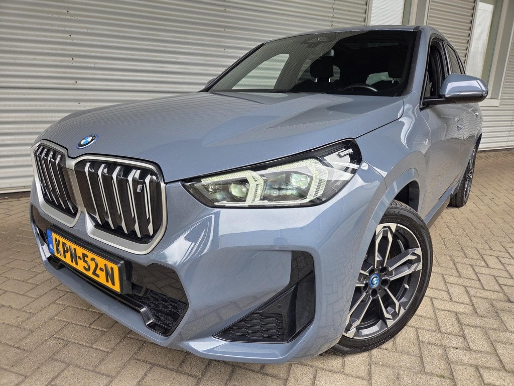 BMW iX1 xDrive30 Launch Edition 67 kWh, Auto's, BMW, Automaat, Stof, Gebruikt, 225 min