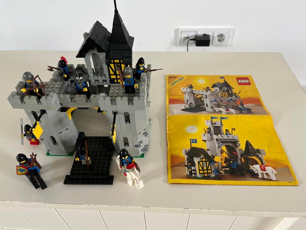 Lego 6074 Black Falcons, Kinderen en Baby's, Speelgoed | Duplo en Lego, Ophalen of Verzenden, Zo goed als nieuw