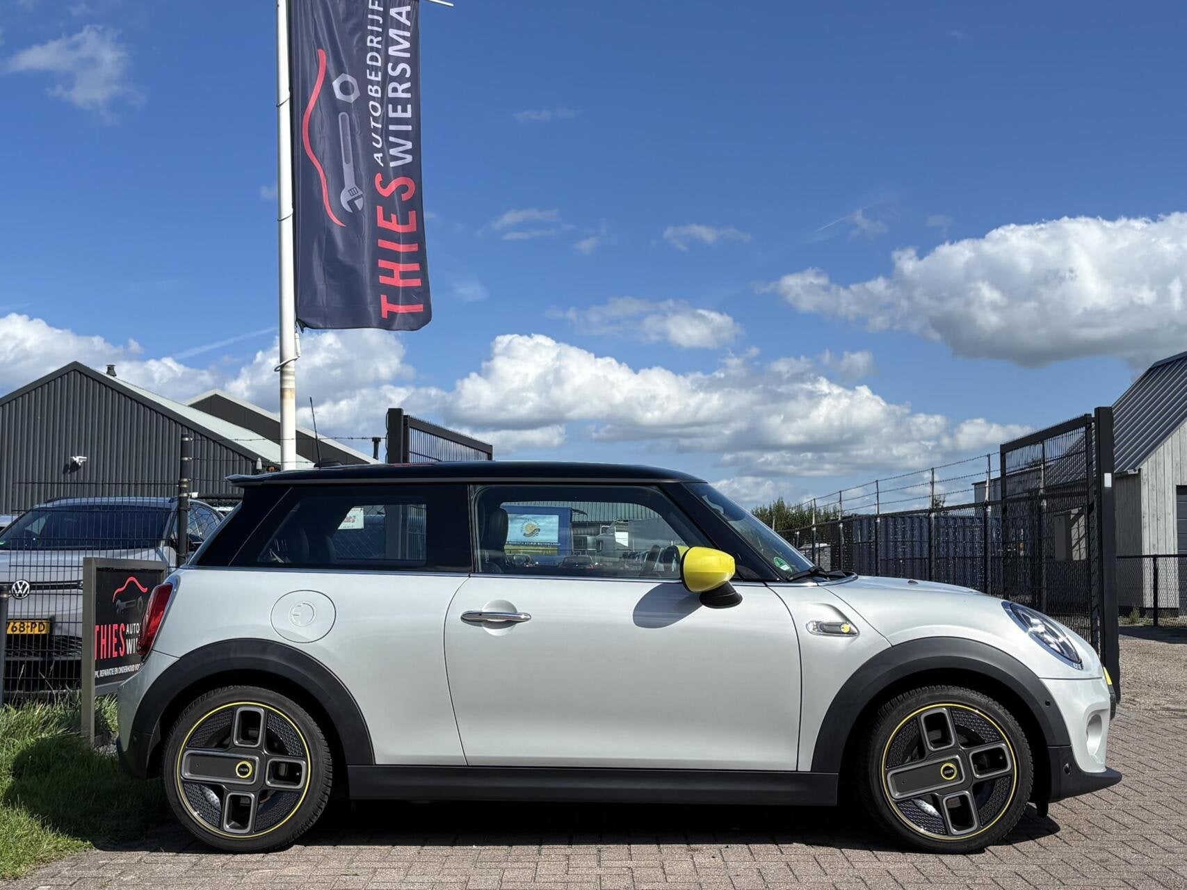 Mini Electric Yours Edition cooper S leder camera keyless, Auto's, Dealer onderhouden, Automatische klimaatregeling, 1340 kg, 33 kWh