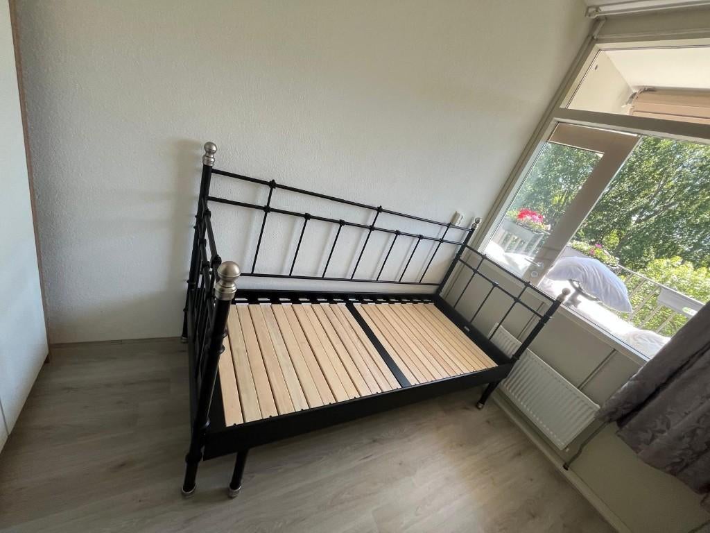 Slapbank Ikea met twee matrassen, Huis en Inrichting, 90 cm, Eenpersoons, Zwart, Ophalen of Verzenden