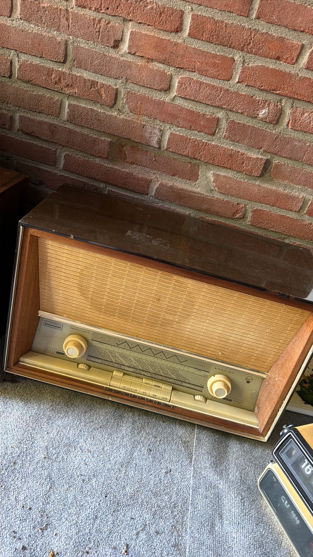 Antieke radio, Ophalen