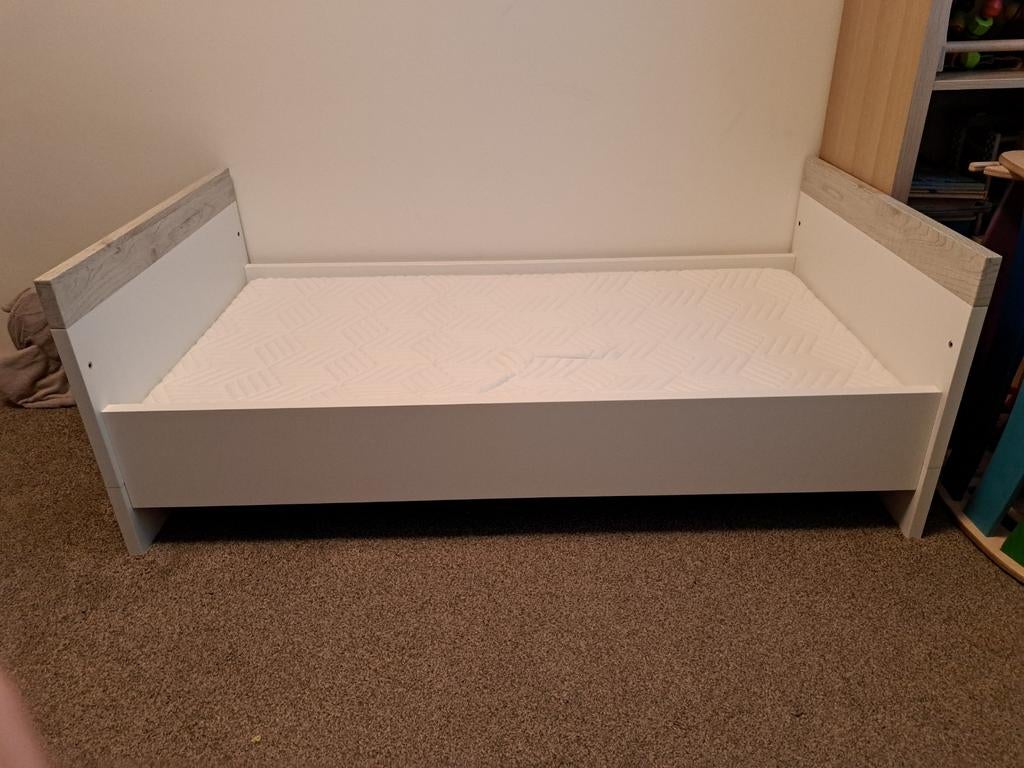 TWF Futura Junior bed, Kinderen en Baby's, Kinderkamer | Bedden, Ophalen, 70 tot 85 cm, 140 tot 160 cm, Zo goed als nieuw