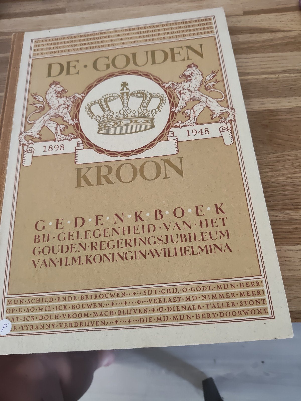De Gouden Kroon - Gedenkboek Koningin Wilhelmina 1898-1948, Verzamelen, Koninklijk Huis en Royalty, Ophalen of Verzenden, Zo goed als nieuw