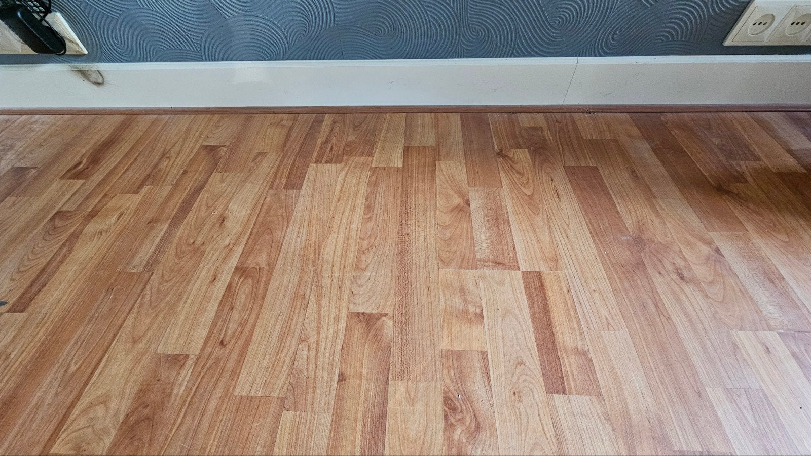Laminaatvloer 24 m2 - Gratis af te halen, Huis en Inrichting, Ophalen, Kleur tussen beuken en kersen in., Gebruikt, 10 tot 25 m²
