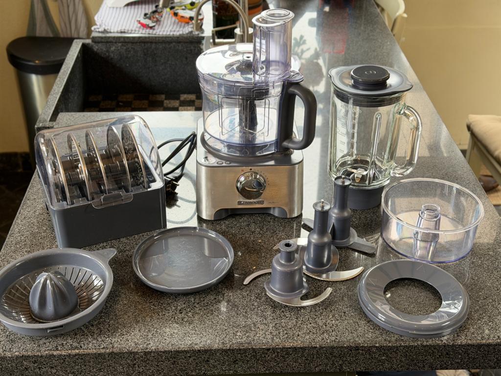 Kenwood MultiPro FDM79 Foodprocessor met accessoires, Gebruikt, 3 snelheden of meer, Ophalen of Verzenden, 2 tot 3 liter
