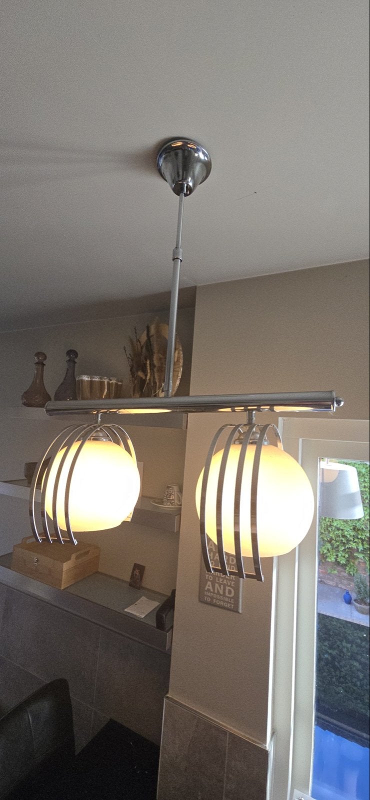 Moderne hanglamp met 2 of 3 opaline glazen bollen, Ophalen, Zo goed als nieuw, Glas, E27 (groot)
