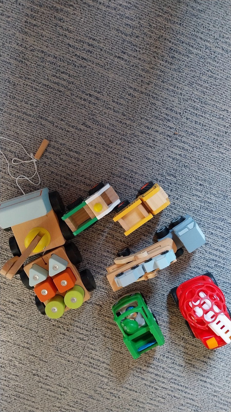 6 auto's 4 hout,  2 kunststof, Ophalen of Verzenden, Zo goed als nieuw, Rij- of Hobbelspeelgoed