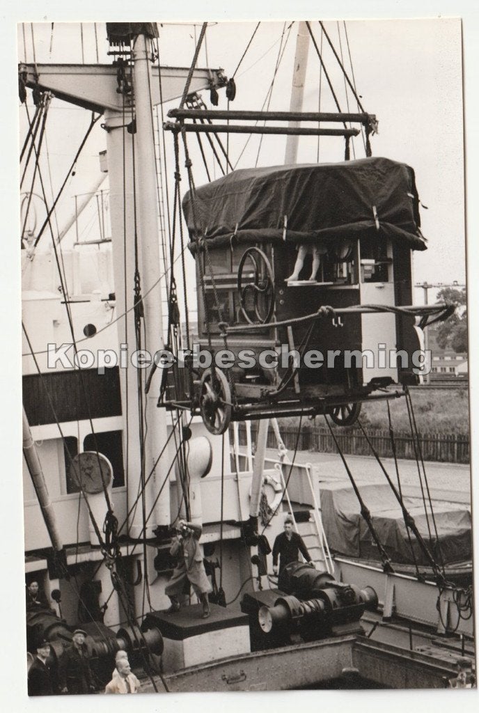 Draaiorgel persfoto in- of ontschepen jaren '50 ?, Gebruikt, Verzenden, Foto, 1940 tot 1960